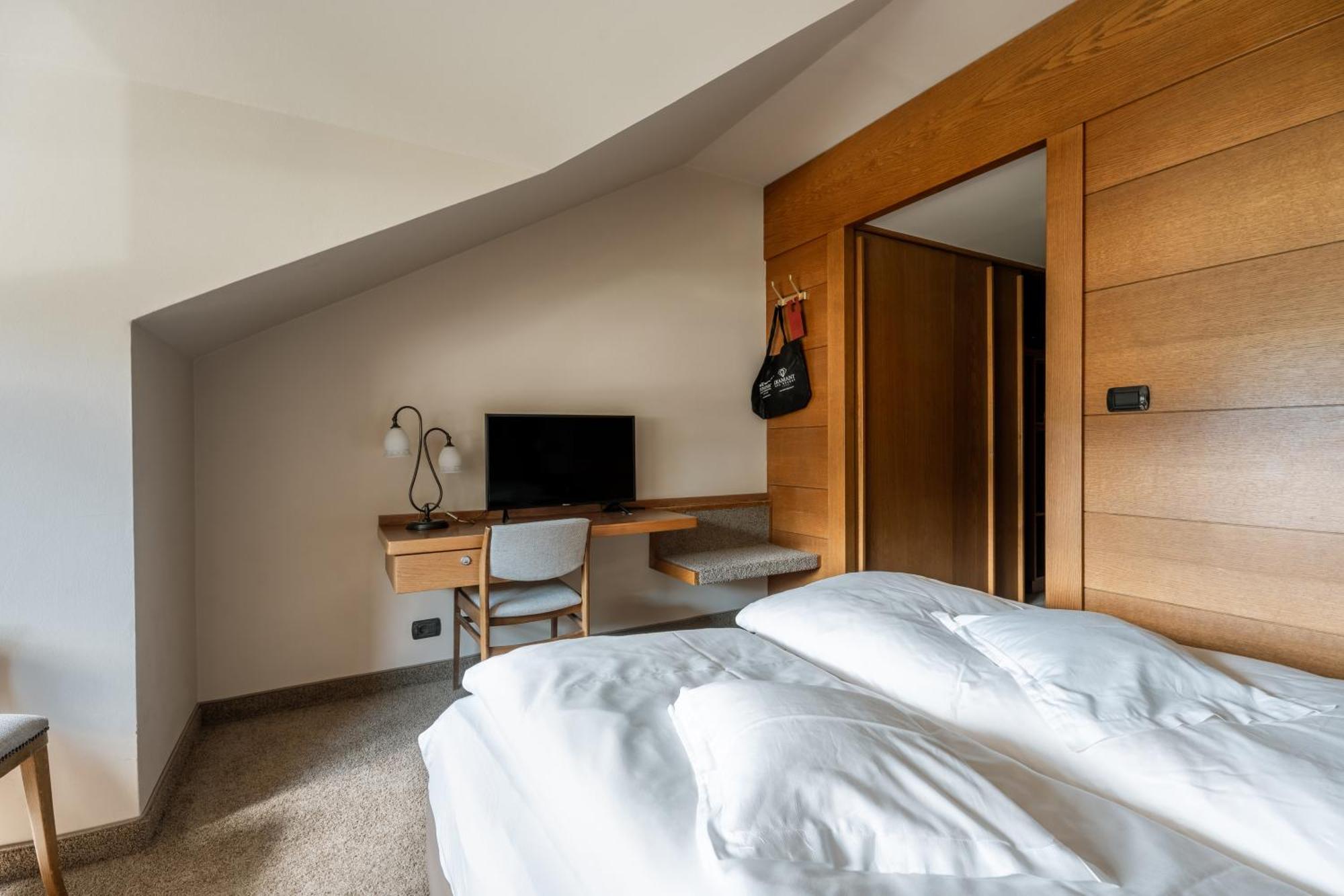 Dominik Alpine City Wellness Hotel - Adults Only Bressanone Exterior photo